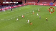 La criticada actitud de Asensio en el 1-1 de Holanda: ¡no siguió a su rival!