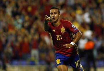 Thiago celebrates Spain's third goal.