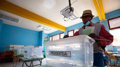Elecciones generales 2021, centro de votaciones en liceo Agr&Atilde;&shy;cola Azapa, en la localidad de San Miguel de Azapa. Fotos Patricio Banda/Aton Chile