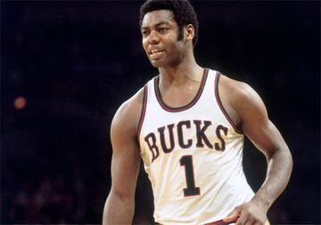 One of the best players in history, capable of averaging triple-doubles across full seasons. An NBA champion in 1971, a two-time All-Star and twice inducted in the Hall of Fame.