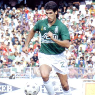 Jugó la mayoría de su carrera en Atlético Nacional, equipo con el que ganó varios títulos, entre ellos la Libertadores de 1989.