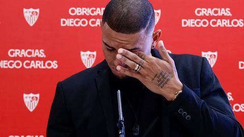 Diego Carlos no pudo contener las lágrimas en su despedida del Sevilla.