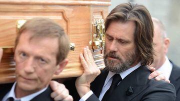 Jim Carrey en el entierro de su ex novia Cathriona White. 
 Twitter