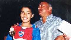 Luis Suárez nació en la localidad urugaya de Salto, el 24 de enero de 1987. A los 7 años su familia se mudó a Montevideo y a los 13 ingresó en la escuela de fútbol de Nacional de Montevideo