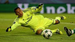 Real Madrids goalkeeper Keylor Navas from Costa Rica in action during the UEFA Champions League match between Sporting Clube de Portugal and Real Madrid at Estadio Jose Alvalade on November 22, 2016 in Lisbon, Portugal. (Photo by Bruno Barros / DPI / NurPhoto via Getty Images)