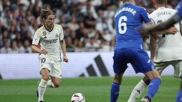 Real Madrid's Croatian midfielder #10 Luka Modric runs with the ball during the Spanish Liga football match between Real Madrid CF and Getafe CF at the Santiago Bernabeu stadium in Madrid on September 2, 2023. (Photo by Thomas COEX / AFP)