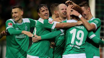 Los jugadores del Werder Bremen celebran uno de los goles ante el Dusseldorf.