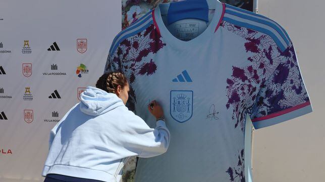 La selección española presenta la ‘piel’ que lucirá en el Mundial