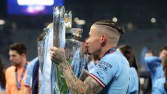 Soccer Football - Champions League Final - Manchester City v Inter Milan - Ataturk Olympic Stadium, Istanbul, Turkey - June 11, 2023 Manchester City's Kalvin Phillips kisses the trophy as he celebrates winning the Champions League REUTERS/Murad Sezer