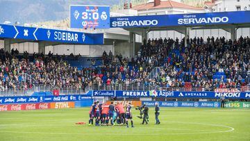 El estadio de Ipurua estalla de alegría. El Eibar han ganado 3-0 al Real Madrid