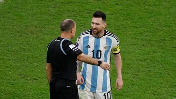 Leo Messi y Mateu Lahoz.