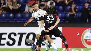 Jorge Recalde (L) of Olimpia vies for the ball with Facundo Garces of Colon during the Copa Libertadores between Olimpia and Colon at Defensores del Chaco stadium in Asuncion, Paraguay, 28 April 2022. EFE/ Nathalia Aguilar
