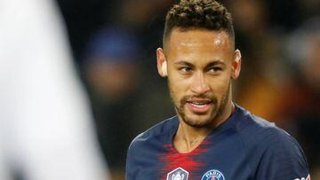 Gonçalves: "Neymar can play how he likes but can't complain about being kicked about"