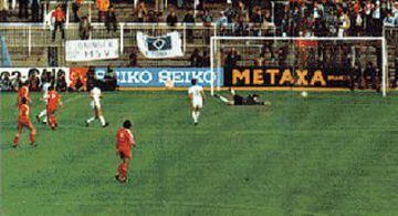 La tercera final de Copa de Europa que se ha jugado en el Bernabéu fue la de 1980 entre Nottingham Forest y Hamburgo. Gol de Robertson. 1-0.
