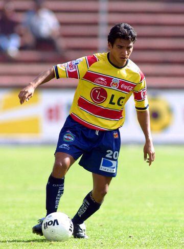 ‘El Cachas’ llamó la atención desde muy joven, cuando debutó con Monarcas y se presentó con goles en sus primeros juegos. Su mejor momento fue con Pumas, pues además de lograr 26 goles, se erigió Bicampeón en 2004.