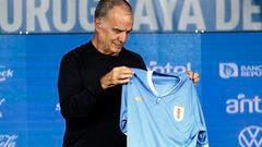 Los cuatro futbolistas uruguayos ya se entrenan bajo las órdenes del entrenador argentino, nuevo estratega de ‘La Celeste’, para la Fecha FIFA de junio.