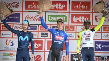 El ciclista español Gonzalo Serrano, el neerlandés Mathieu van der Poel y el eritreo Biniam Girmay posan en el podio del Grand Prix de Valonia.