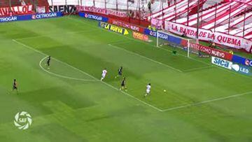 Este fue el primer gol del ex albo Lucas Barrios en Huracán
