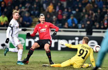 Manchester United's Swedish forward Zlatan Ibrahimovic slots home against Zorya Luhansk's Ukrainian goalkeeper Igor Levchenko.