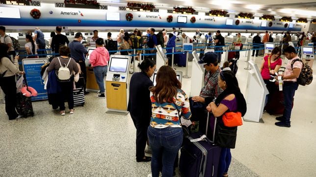 How could the government shutdown affect air travel in the US?