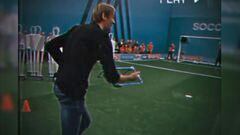 Peter Crouch reaparece jugando al futbol