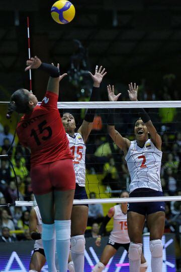 La Selección Colombia de Voleibol Femenino venció en sets corridos a Perú en el Coliseo El Salitre y definirá el cupo a los Juegos Olímpicos Tokio 2020 frente a Argentina.