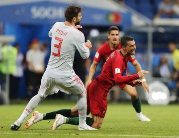 En la primera jornada del Grupo B se celebró este duelo entre lusitanos y españoles que deslumbró al mundo por el buen futbol en el campo. Además, en el encuentro, España estuvo dos veces abajo en el marcador y le dio la vuelta para que Cristiano Ronaldo les empatara en la agonía del partido.