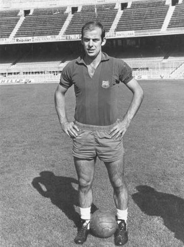 Jugó dos temporadas en el Sevilla 1960/61, 61/62 a la temporada siguiente  fichó por el Barcelona donde estuvo ocho temporadas hasta 1969
