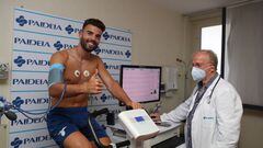 Maximiano pasando reconocimiento médico con la Lazio.