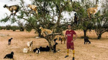 El Roma anuncia el fichaje de Pastore rodeado de cabras