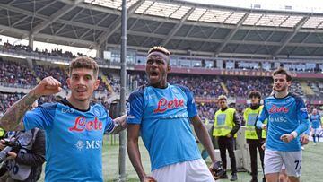 Los jugadores del Nápoles celebran el gol de Osimhen.
