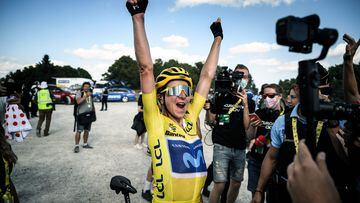 Van Vleuten celebra su conquista del Tour de Francia en La Super Planche des Belles Filles.