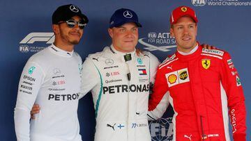 Formula One F1 - Russian Grand Prix - Sochi, Russia - September 29, 2018  Mercedes&#039; Valtteri Bottas (C) after qualifying in pole position with teammate Lewis Hamilton (L), who qualified second and Ferrari&#039;s Sebastian Vettel, who qualified third 