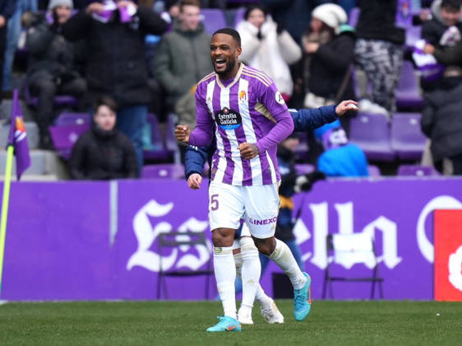 Clasificaciones de jugadores de real valladolid contra valencia c. f.