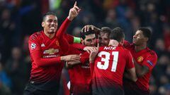 MANCHESTER, ENGLAND - NOVEMBER 27:  Marouane Fellaini of Manchester United (C) celebrates after scoring his team&#039;s first goal with team mates during the UEFA Champions League Group H match between Manchester United and BSC Young Boys at Old Trafford 
