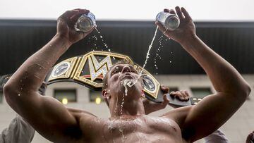 BOSTON, MA - FEBRUARY 07: Rob Gronkowski of the New England Patriots drinks beer during the Super Bowl victory parade on February 7, 2017 in Boston, Massachusetts. The Patriots defeated the Atlanta Falcons 34-28 in overtime in Super Bowl 51.   Billie Weiss/Getty Images/AFP == FOR NEWSPAPERS, INTERNET, TELCOS &amp; TELEVISION USE ONLY ==