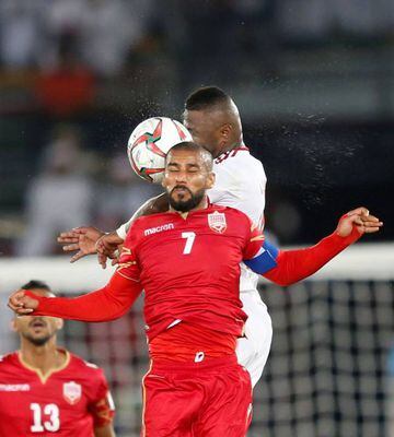 AbdulWahab Al Safi (front) of Bahrain in action against Ismail Al Hammadi of UAE.