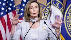 Nancy Pelosi analiza las diferencias entre las propuestas republicanas y dem&oacute;cratas para un paquete de est&iacute;mulo contra el coronavirus, durante una conferencia de prensa en el Capitolio en Washington, DC, EE. UU., 13 de agosto de 2020.