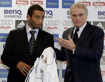 Marcelo at his Real Madrid presentation with then president Ramón Calderon in 2006.