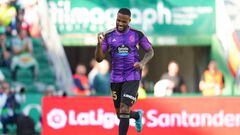 ELCHE, SPAIN - MARCH 11: Cyle Larin of Real Valladolid celebrates scoring his side's first goal during the LaLiga Santander match between Elche CF and Real Valladolid CF at Estadio Manuel Martinez Valero on March 11, 2023 in Elche, Spain. (Photo by Aitor Alcalde Colomer/Getty Images)