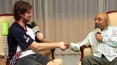 Pau Gasol y Andrés Montes en una entrevista durante el Eurobasket 2007.