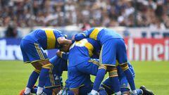 LA PLATA, ARGENTINA - OCTOBER 20: Frank Fabra of Boca Juniors celebrates with teammates after scoring the first goal of his team during a match between Gimnasia y Esgrima La Plata and Boca Juniors as part of Liga Profesional 2022 at Estadio Juan Carlos Zerillo on October 20, 2022 in La Plata, Argentina. The match is held after being suspended on October 06 at 9 minutes of play due to serious clashes between police and supporters originated outside of the stadium. (Photo by Rodrigo Valle/Getty Images)
