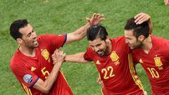 Sergio Busquets, Nolito y Cesc celebran un gol del gaditano con la Selecci&oacute;n en la Eurocopa 2016.