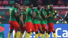 Cameroon&#039;s forward Vincent Aboubakar (R) celebrate with teammates after scoring his team&#039;s second goal during the Group A Africa Cup of Nations (CAN) 2021 football match between Cameroon and Burkina Faso at Stade d&#039;OlembxE9 in Yaounde on January 9, 2022. (Photo by Kenzo Tribouillard / AFP)