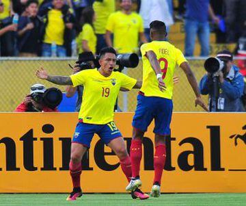 Ramírez celebra el tanto que le hizo a Chile.