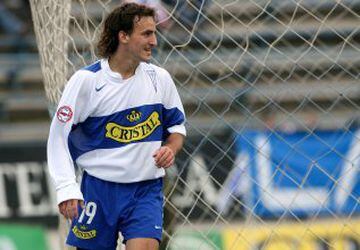 'Chapita' se dedicó a estudiar unos meses en el 2007, pero al año siguiente volvió al fútbol para jugar en Colo Colo. Actualmente defiende a Boca Juniors y fue campeón en el torneo y copa de Argentina.