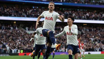 El jugador del Tottenham Harry Kane celebra el primer gol del partido contra el Arsenal.