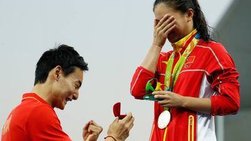 La china He Zi ganó la plata y
su novio le pidió matrimonio