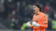 Guillermo Ochoa of US Salernitana celebrates at the end of the Serie A match between AC Milan and US Salernitana at Stadio Giuseppe Meazza on March 13 2023 in Milan, Italy (Photo by Giuseppe Maffia/NurPhoto via Getty Images)