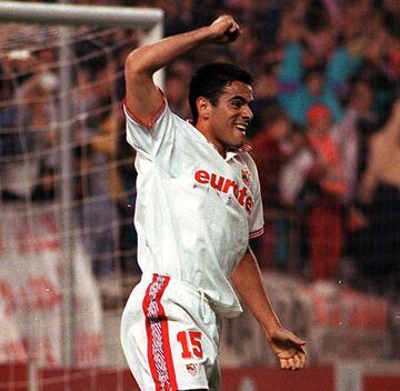 Anotó quince goles en 49 partido con la camiseta del Sevilla.